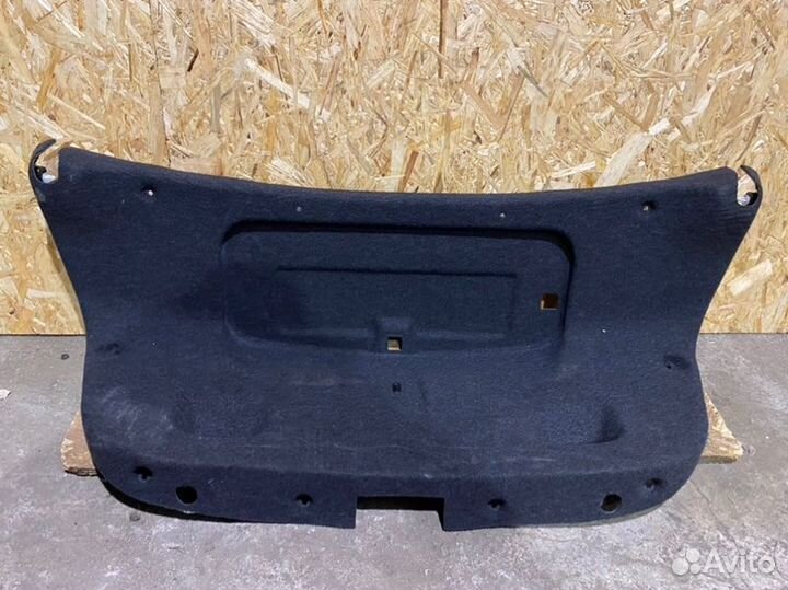 Обшивка крышки багажника зад. BMW 535iX