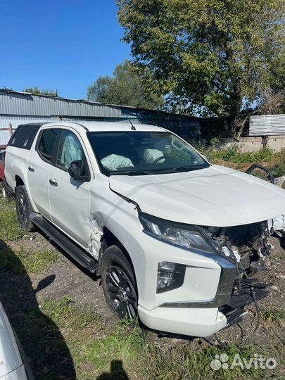 Mitsubishi L200 2.4 AT, 2019, битый, 51 000 км