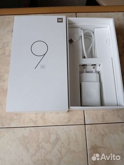 Смартфон Xiaomi Mi 9se