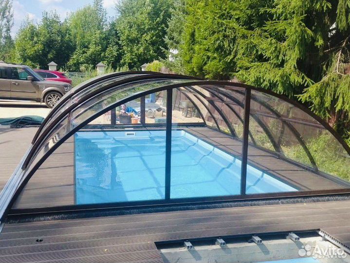 Бассейн с павильоном