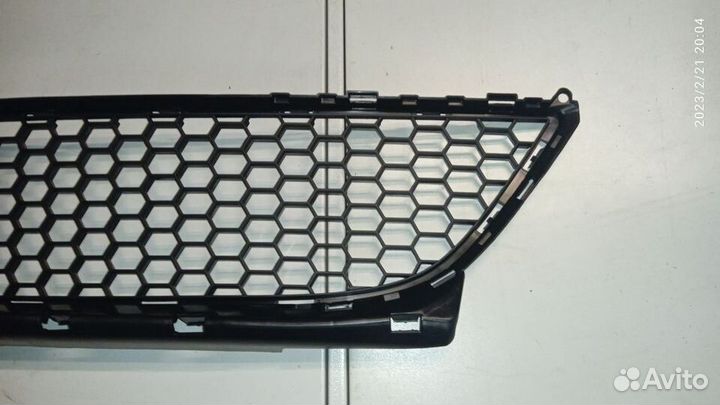 Решетка бампера центральная Logan