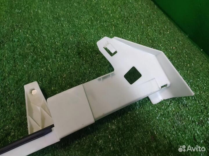 Направляющая стекла двери задней левой Peugeot 30