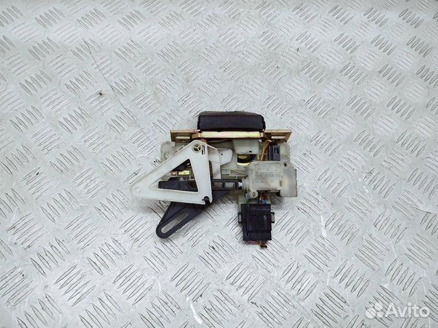 Замок крышки багажника Volvo XC70 2 рест. 2006