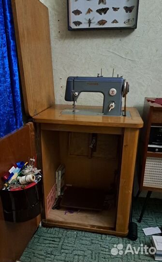 Швейная тумбочка с машинкой веритас