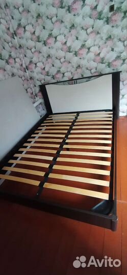 Кровать