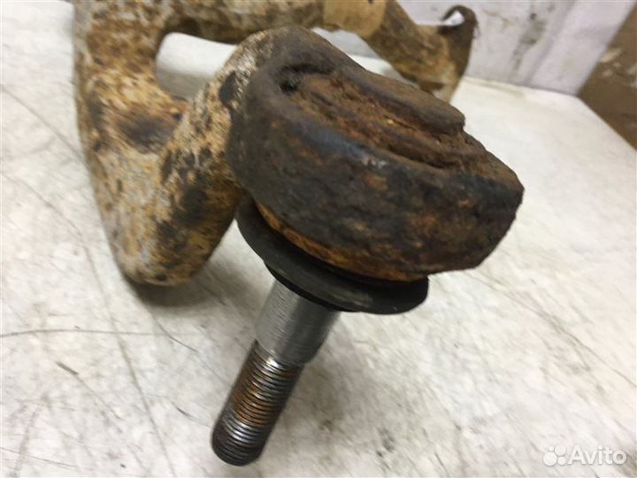 Рычаг передний верхний левый Volkswagen