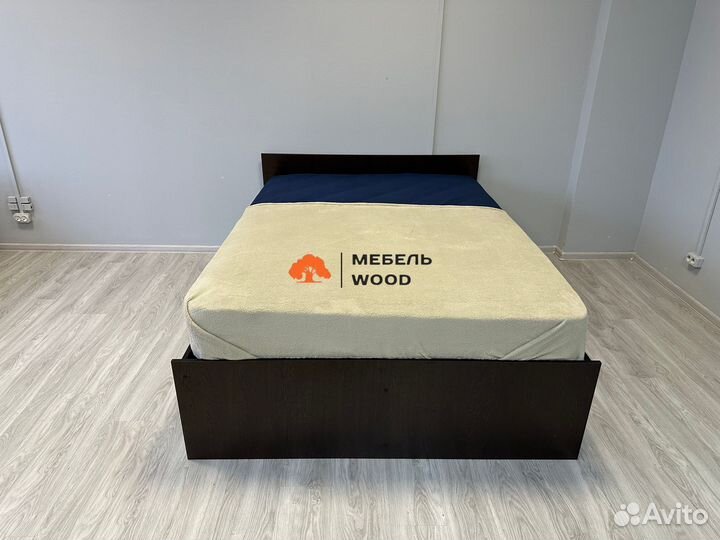Кровать с матрасом