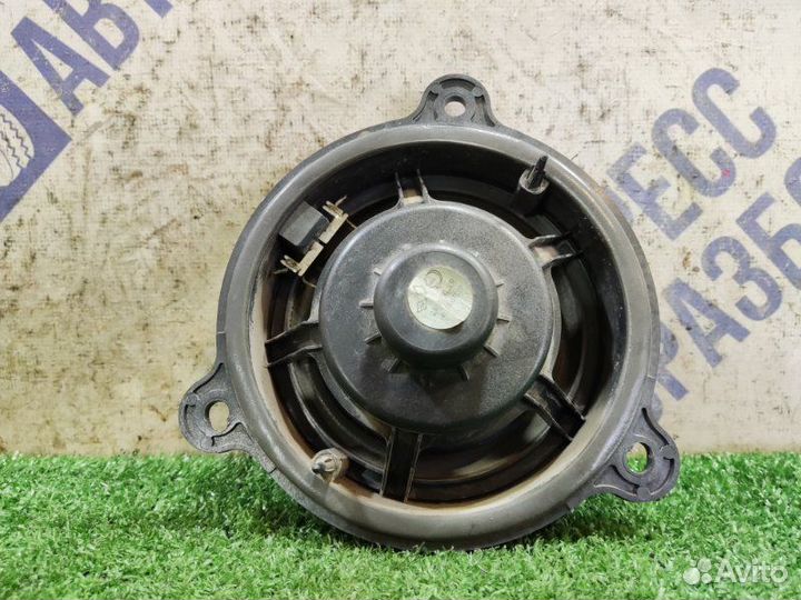 Динамик передний левый Renault Fluence седан 1.6