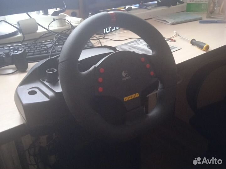 Руль logitech momo racing 900