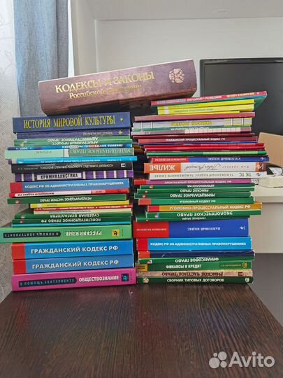 Книги и учебные пособия для студентов юристов