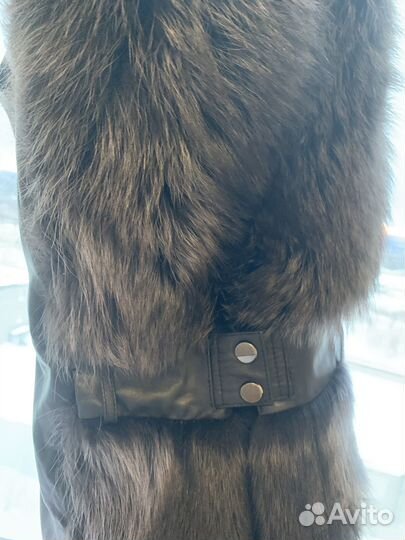 Жилетка меховая женская енот