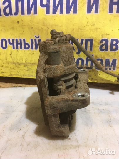 Суппорт тормозной передний правый Toyota Yaris