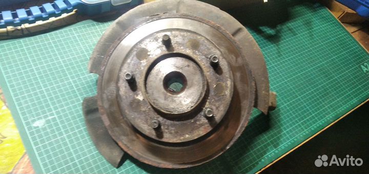 Кулак поворотный в сборе со ступицей левый,правый