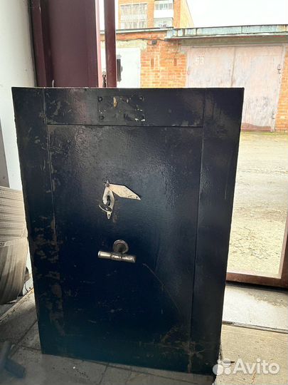 Сейф металлический