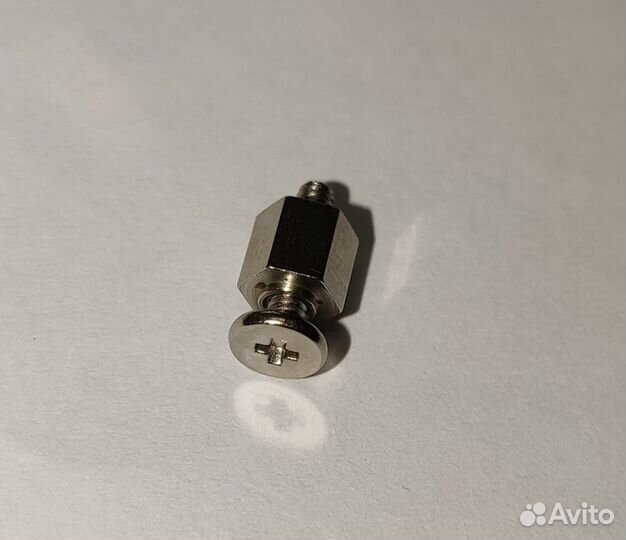 Стойка и винт крепления SSD M.2