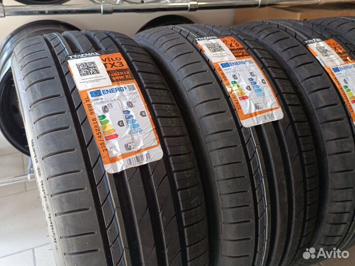 Tracmax X-Privilo TX3 235/45 R18 98W