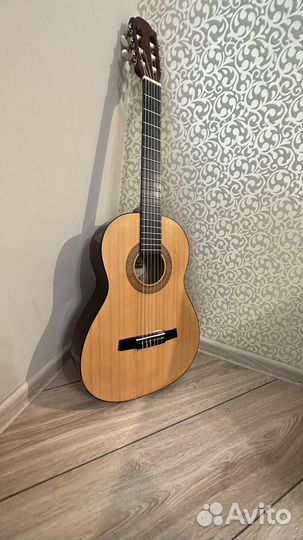 Продается б/у Акустическая гитара 3/4 Hohner
