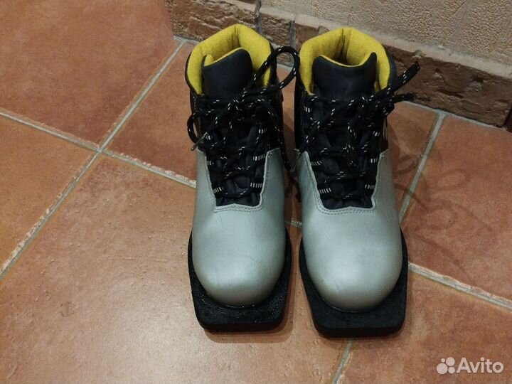 Лыжные ботинки классические