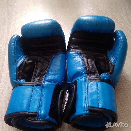 Боксерские перчатки 10 oz