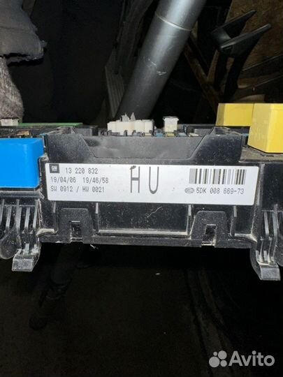 Блок предохранителей салонный Opel Zafira B Z18XER