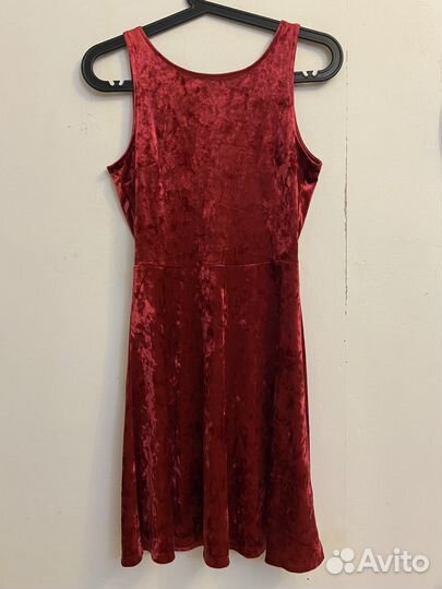 Красное бархатное платье H&M