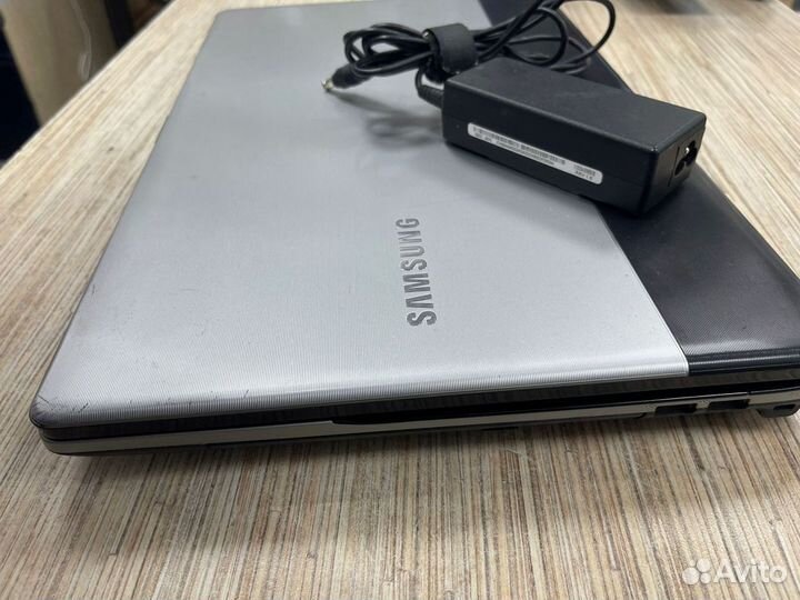 Ноутбук Samsung NP305E7A-S01