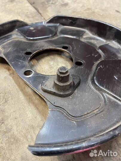 Защита тормозного диска Lexus NX 200t