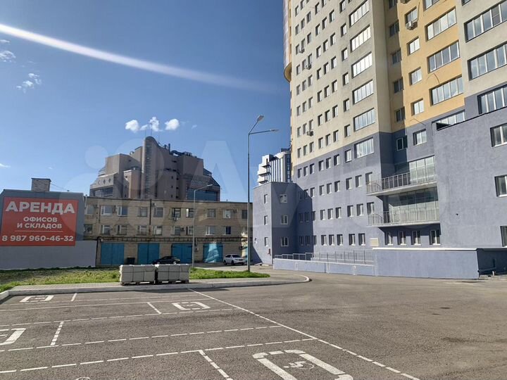 Офис с парковкой в густонаселенном квартале