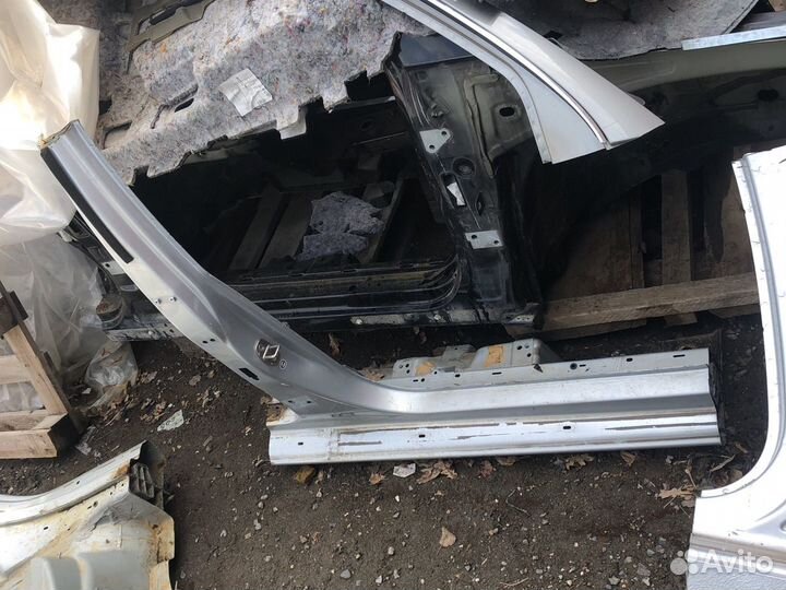 Стойка двери центральная правая Audi A6 C6