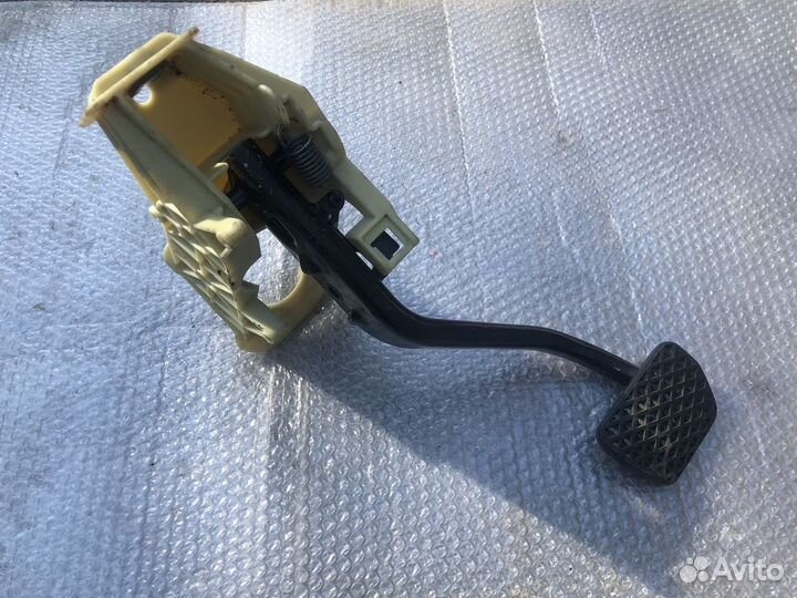 Педаль тормоза BMW 7 F01 F02 08-12