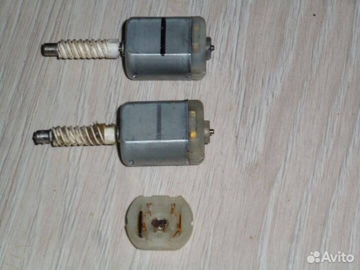 Замок дверной бу