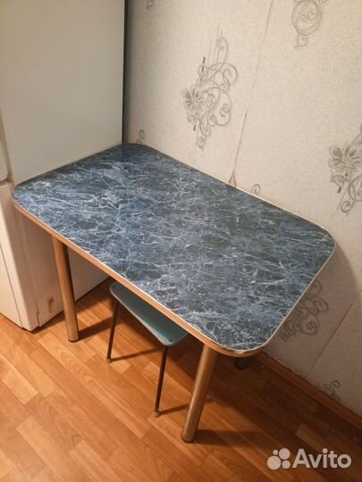 Кухонный стол