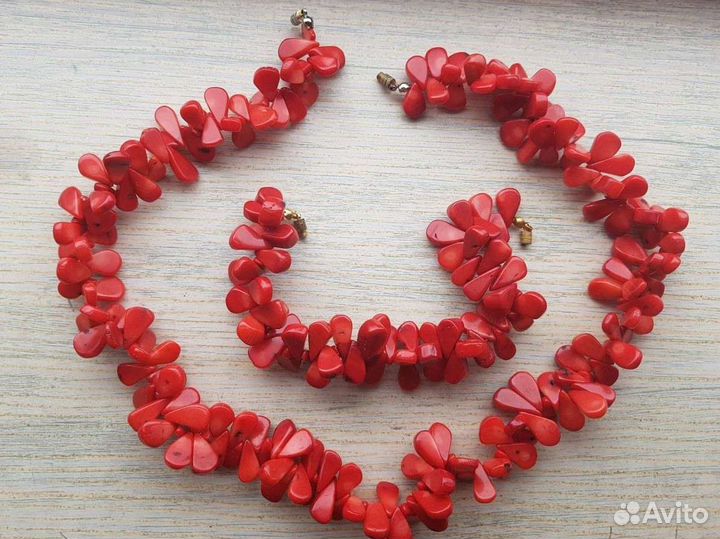 Коралловые бусы