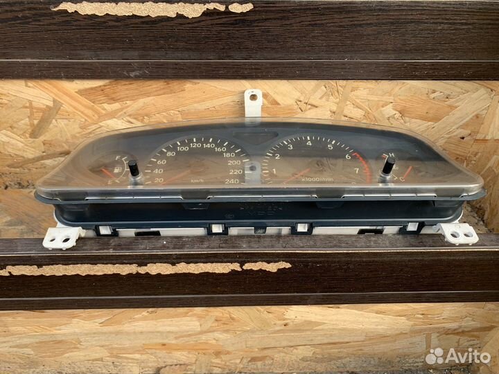 Панель приборов Toyota Avensis 1