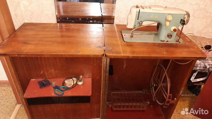 Швейная машина LADA 237-1(Чехословакия)