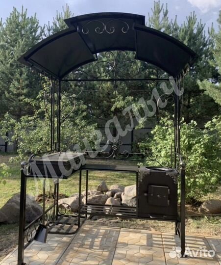 Мангал с крышей