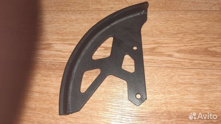 Защита заднего тормозного диска