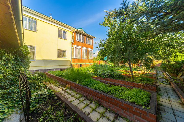 Дом 625 м² на участке 18 сот.