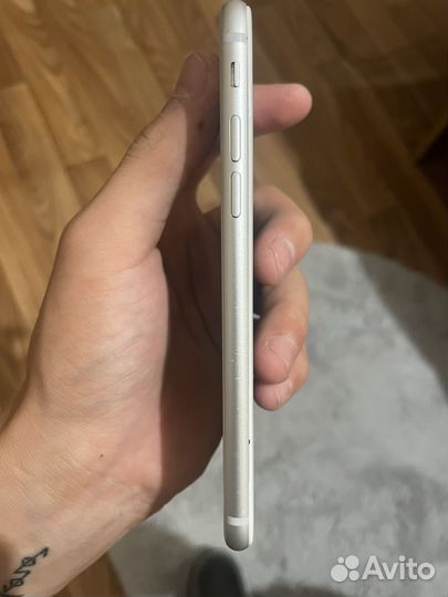 Телефон iPhone 8 64 gb