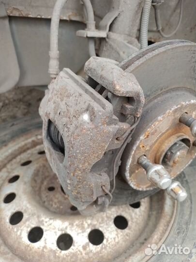 Суппорт правый левый Mazda Demio DY3W