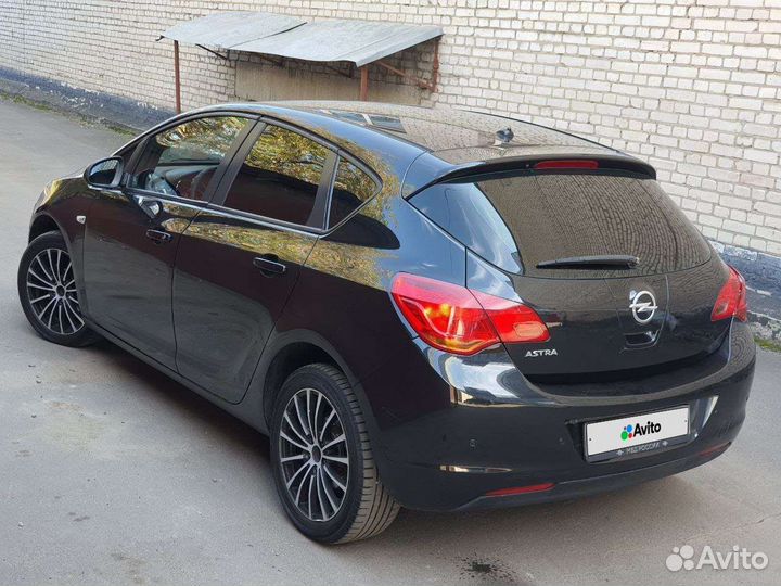 Opel Astra 1.6 МТ, 2011, 168 000 км