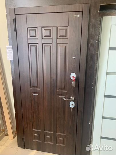 Дверь входная металлическая в квартиру