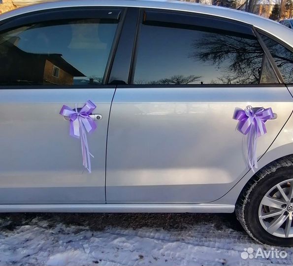 Свадебное украшение на автомобиль