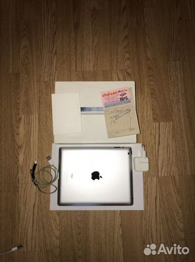 Apple iPad 3 Wi-Fi 64 GB. Чек, коробка полн компл