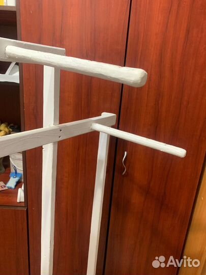 Вешалка для одежды напольная деревянная