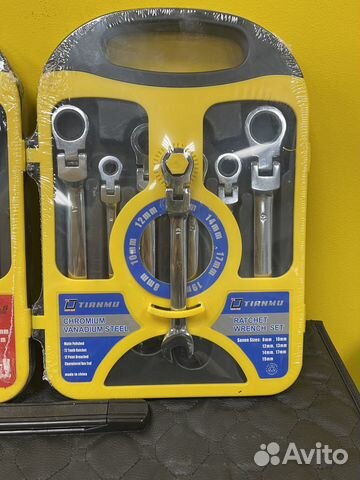 Набор гаечных ключей с трещеткой и шарниром