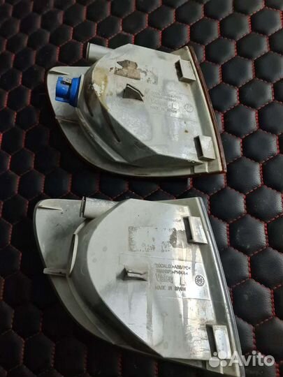 Поворотник левый Mercedes W638