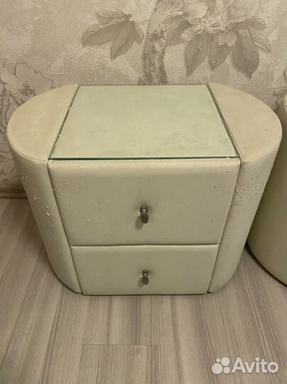 Тумба с выдвижными ящиками