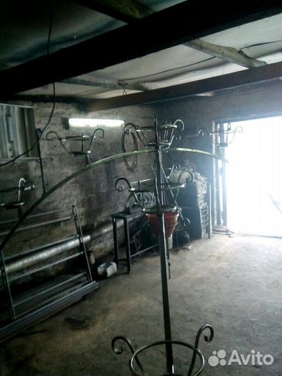 Уличная подставка для цветов