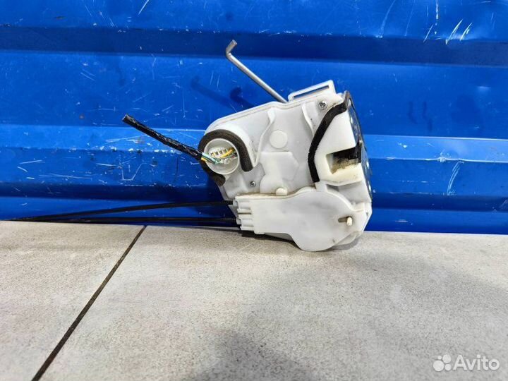 Замок двери передний правый Mitsubishi Asx 1 1.6